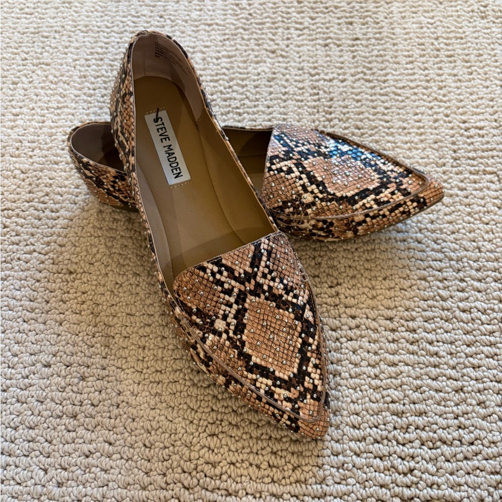 Steve Madden Tan and Black Snakeskin Loafers